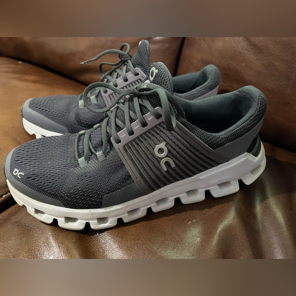 On Cloud sz 8.5 women Cloudswift